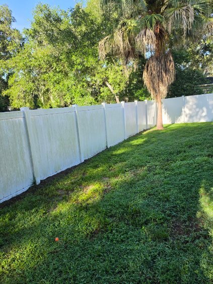 Vinyl fence before cleaning